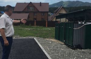 Сельские власти проблему с мусором в Манжероке и Озерном решают комплексно Сельские власти проблему с мусором в Манжероке и Озерном решают комплексно