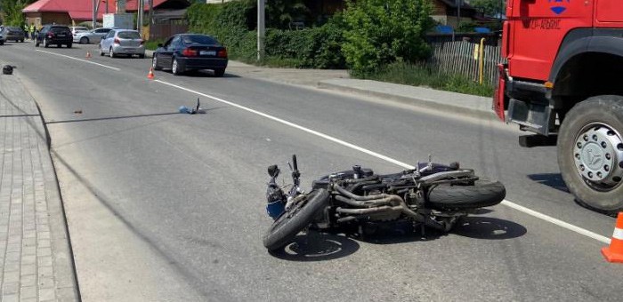55-летнюю женщину сбил мотоциклист в Горно-Алтайске, она погибла