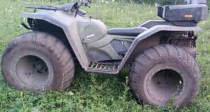 Туристы из Иркутска врезались в дерево на квадроцикле в окрестностях Чемала Туристы из Иркутска врезались в дерево на квадроцикле в окрестностях Чемала