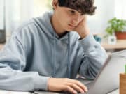 Студенты на каникулах стали реже искать работу и больше учиться