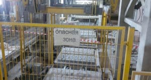 На заводе ЖБИ рабочий получил тяжелые травмы