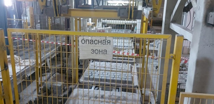 На заводе ЖБИ рабочий получил тяжелые травмы