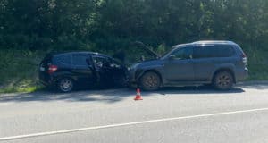 Honda Fit возле Карлушки протаранила Land Cruiser Honda Fit возле Карлушки протаранила Land Cruiser