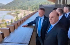 Михаилу Мишустину провели экскурсию по курорту «Манжерок»
