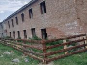 Опасное здание огородили в Онгудайском районе