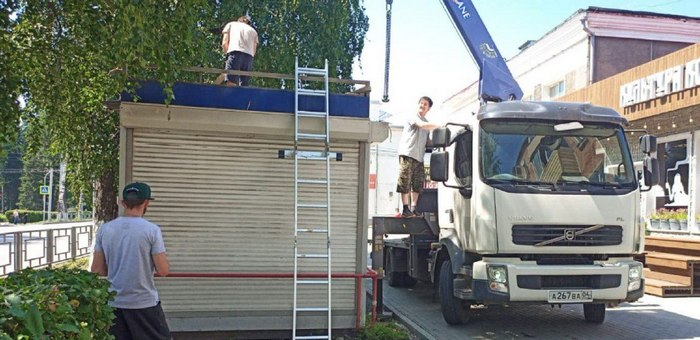 Незаконно установленные киоски начали демонтировать в Горно-Алтайске