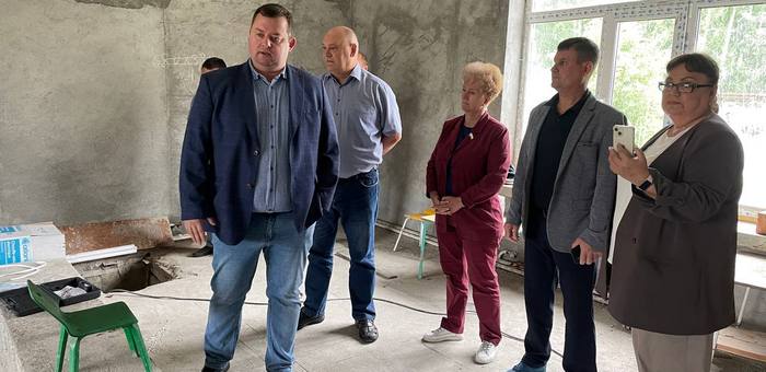 В Майме «Партдесант» проверил ход работ на важных образовательных объектах