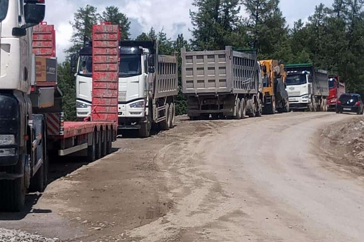 В Улаганском районе проверили ход строительства ключевой автодороги 