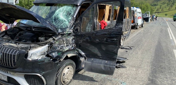 В ДТП в Чемальском районе погибла пожилая туристка из Казани
