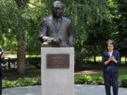 В Горно-Алтайске открыли памятник Михаилу Карамаеву