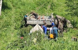 В ДТП по пути на Каракольские озера пострадали девять детей В ДТП по пути на Каракольские озера пострадали девять детей