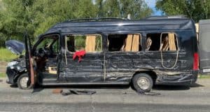 Подробности крупного ДТП в Чемальском районе: микроавтобус перевозил туристов