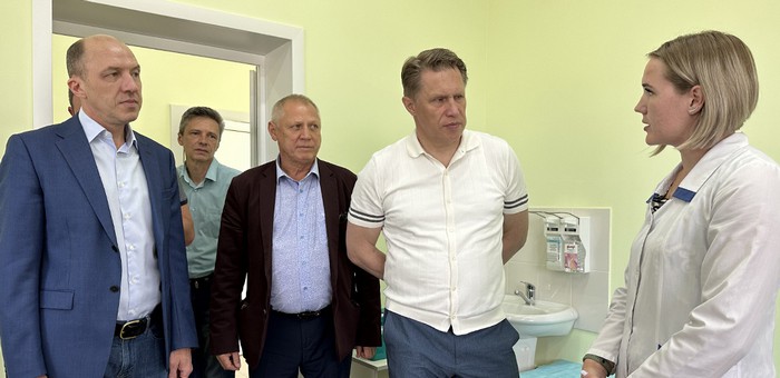 Министр здравоохранения России проверил работу ФАПа в Карлушке