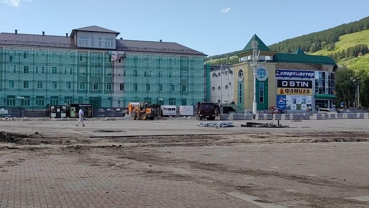 Основные работы на центральной площади Горно-Алтайска должны завершить ко Дню города 