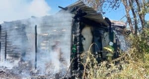 В Усть-Коксинском районе загорелся двухквартирный жилой дом