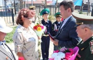 В Кош-Агаче родителям погибшего бойца СВО передали орден Мужества