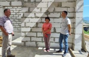 В Ороктое проверили ход строительства нового ФАПа В Ороктое проверили ход строительства нового ФАПа