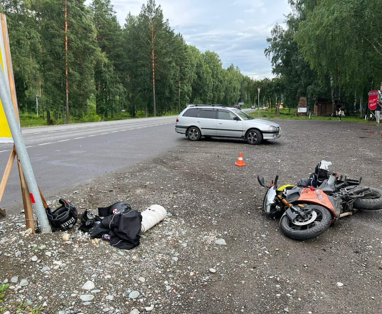 На Алтае мотоциклист из Барнаула нарушил ПДД и устроил аварию