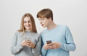 Аналитика Yota: Xiaomi вытеснил Samsung из топа популярных смартфонов среди зумеров