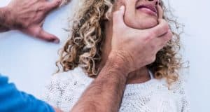 Пьяный ревнивец изувечил возлюбленную в Майме Пьяный ревнивец изувечил возлюбленную в Майме