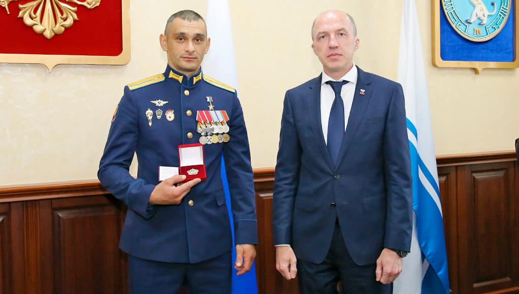 Герой России Данияр Джартанов получил орден «Тан Чолмон»