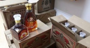 Иностранец пытался вывезти в Монголию 200 литров моющего средства и коньяк Иностранец пытался вывезти в Монголию 200 литров моющего средства и коньяк