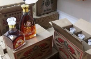 Иностранец пытался вывезти в Монголию 200 литров моющего средства и коньяк