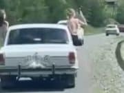 В Чемальском районе приструнили туристов, высунувшихся из окон авто на ходу В Чемальском районе приструнили туристов, высунувшихся из окон авто на ходу