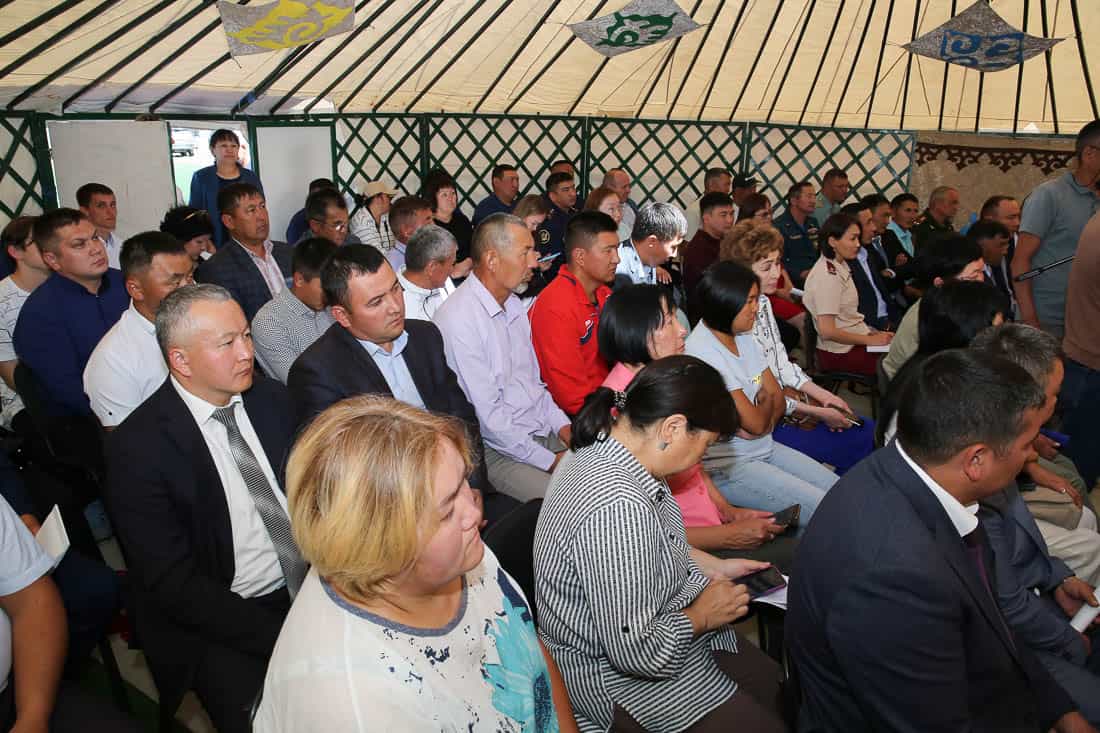 Глава республики встретился с жителями Кош-Агачского района 