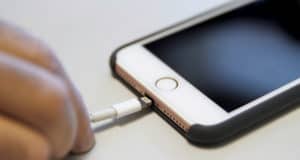 В Чемале продавец украл iPhone из магазина, в котором работал