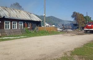 Два дома и надворные постройки сгорели в Уймене Два дома и надворные постройки сгорели в Уймене