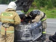 На Семинском перевале загорелся автомобиль На Семинском перевале загорелся автомобиль