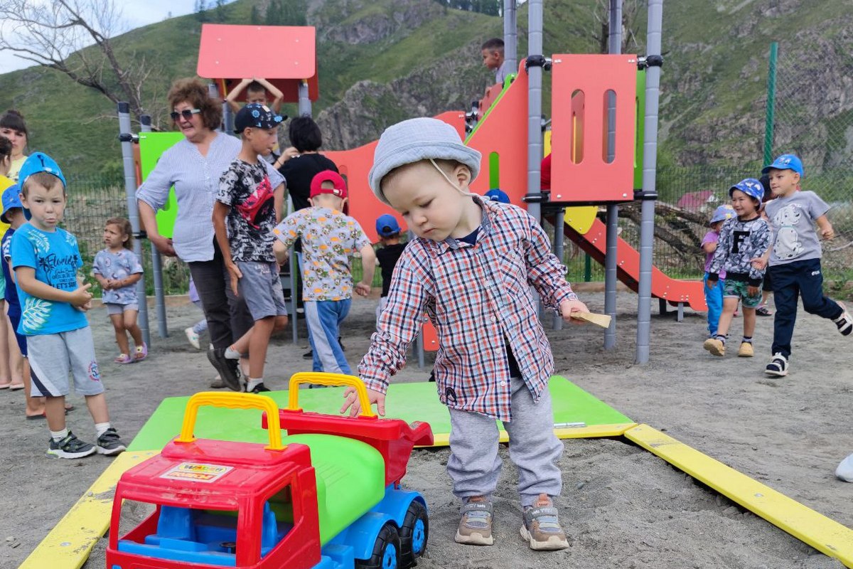 Новую детскую спортплощадку открыли в Шебалино 