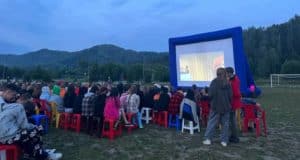 Для детей из ЛНР в Республике Алтай организовали кинопоказ Для детей из ЛНР в Республике Алтай организовали кинопоказ