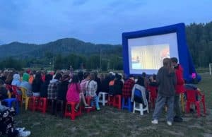 Для детей из ЛНР в Республике Алтай организовали кинопоказ Для детей из ЛНР в Республике Алтай организовали кинопоказ