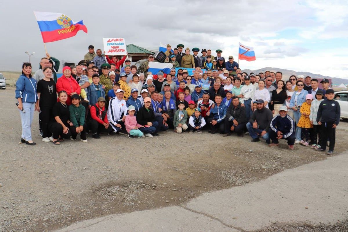Героя России Данияра Джартанова с почестями встретили на малой Родине 