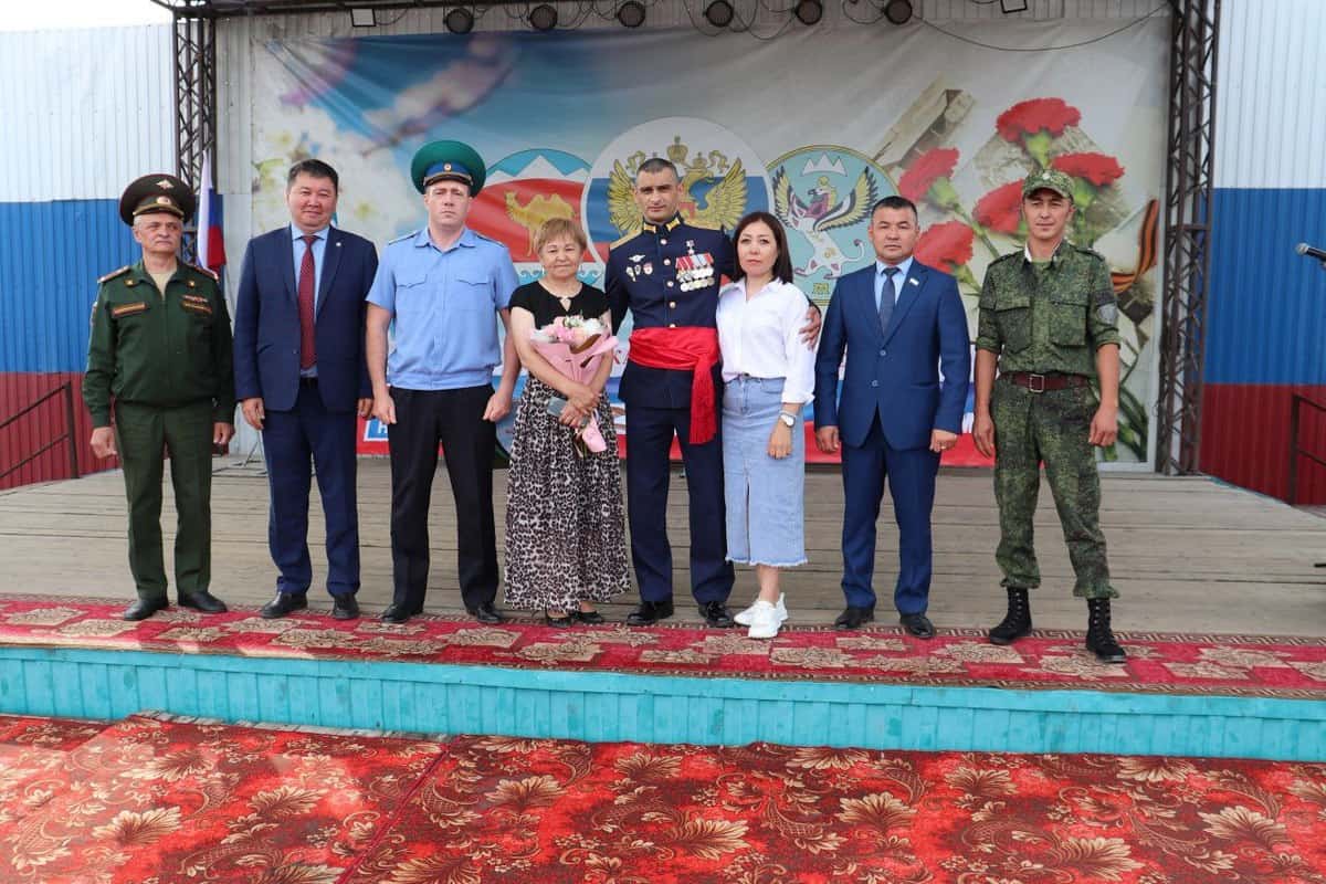 Героя России Данияра Джартанова с почестями встретили на малой Родине 