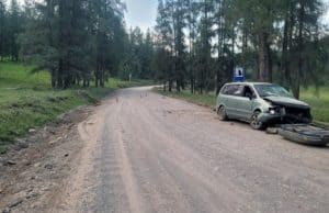 В окрестностях Сугаша иномарка врезалась в пень, пожилой водитель погиб