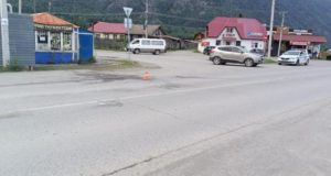 В Чемале «Тойота» сбила подростка на электросамокате В Чемале «Тойота» сбила подростка на электросамокате