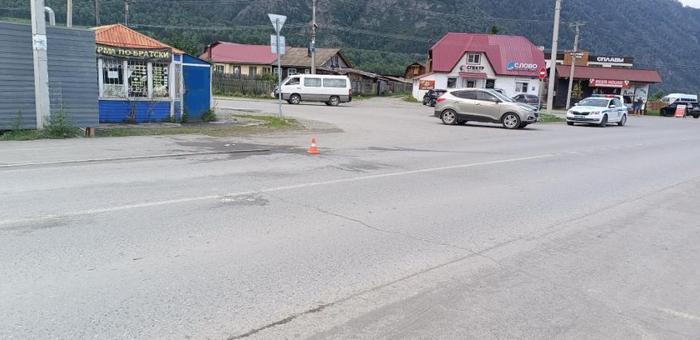 В Чемале «Тойота» сбила подростка на электросамокате