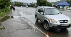 В Горно-Алтайске иномарка на пешеходном переходе сбила ребенка В Горно-Алтайске иномарка на пешеходном переходе сбила ребенка
