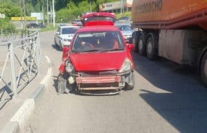 В Майме Honda Fit въехала в пешеходное ограждение В Майме Honda Fit въехала в пешеходное ограждение