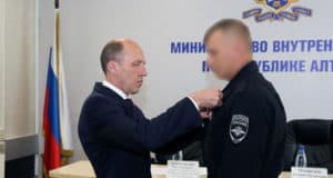 На Алтае наградили полицейских – участников спецоперации