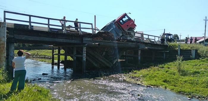 В Паспауле обрушился мост