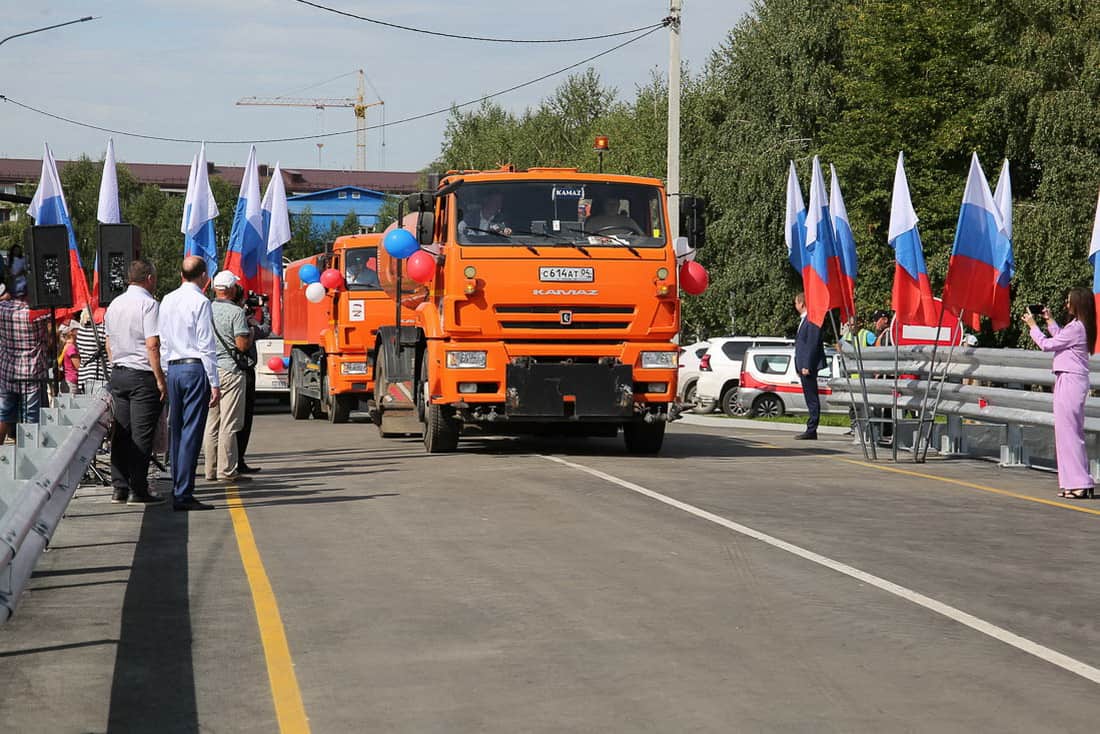 В Горно-Алтайске открыли обновленный мост на улице Фрунзе