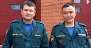 В Горно-Алтайске огнеборцы в свой выходной спасли двухэтажный дом от пожара