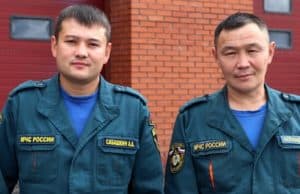 В Горно-Алтайске огнеборцы в свой выходной спасли двухэтажный дом от пожара В Горно-Алтайске огнеборцы в свой выходной спасли двухэтажный дом от пожара