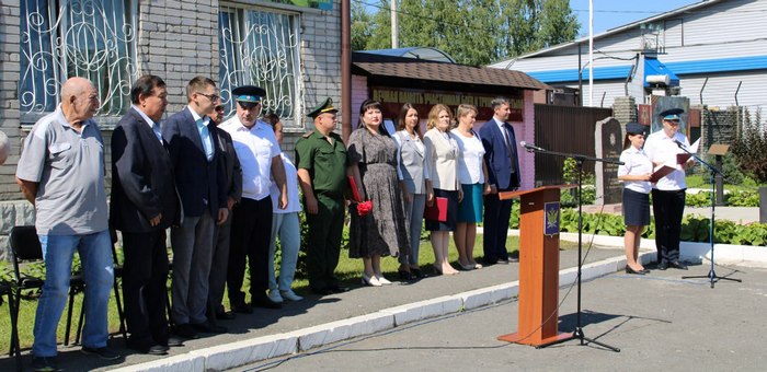 В Горно-Алтайске увековечили память судебного пристава, погибшего на спецоперации