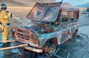 В Кош-Агачском районе сгорел УАЗ В Кош-Агачском районе сгорел УАЗ