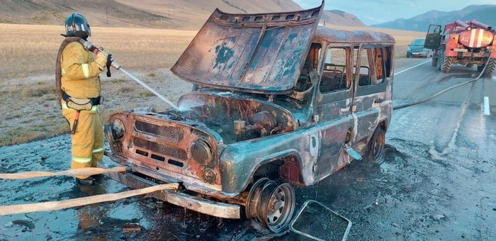 В Кош-Агачском районе сгорел УАЗ
